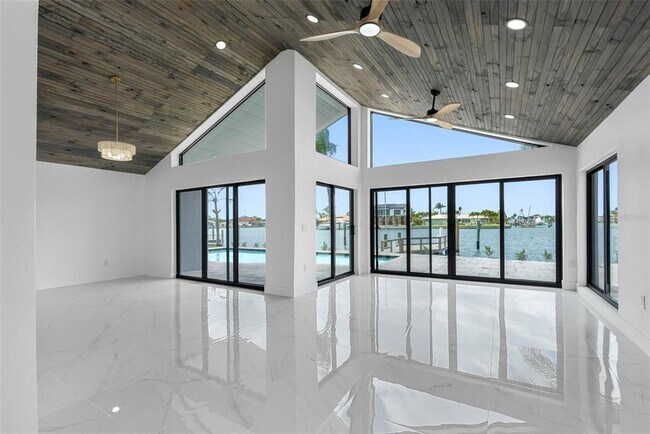 Building Photo - 520 115th Ave