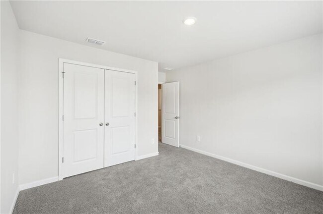 Building Photo - 95 Sequoia Ln
