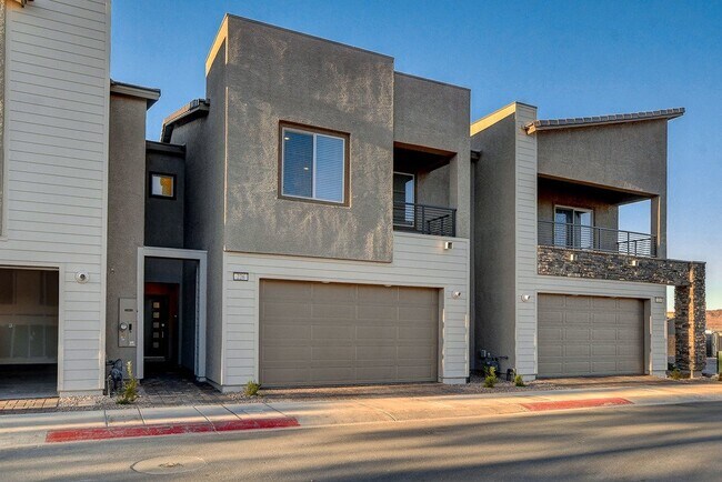 Building Photo - 226 White Crest Peak Ave