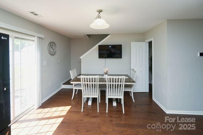 Building Photo - 3130 Osceola Lane