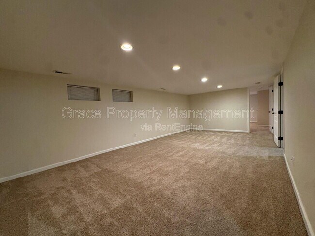 Building Photo - 3183 Vaughn St