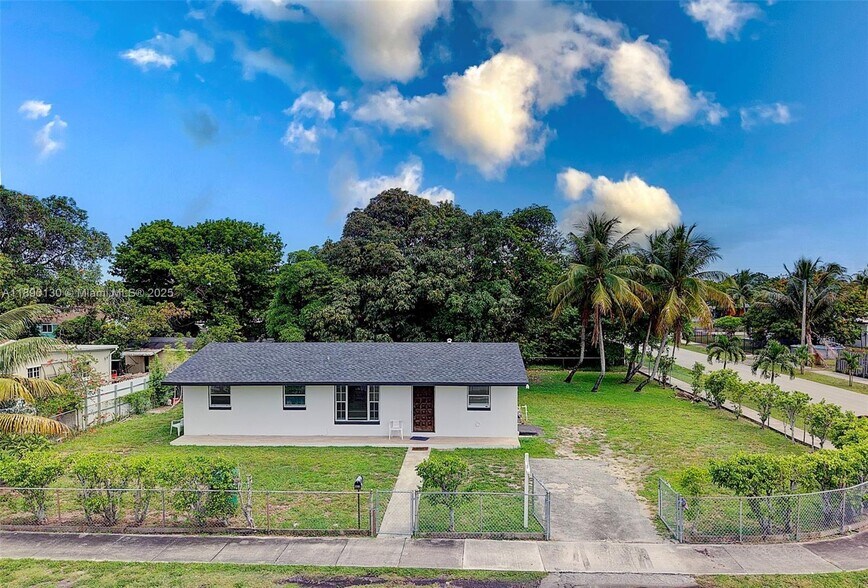 Primary Photo - 3354 NW 181st St