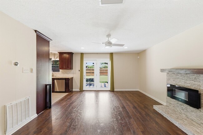 Building Photo - 8526 Cedel Dr