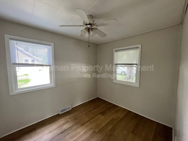 Building Photo - 429 W Van Hoesen Blvd