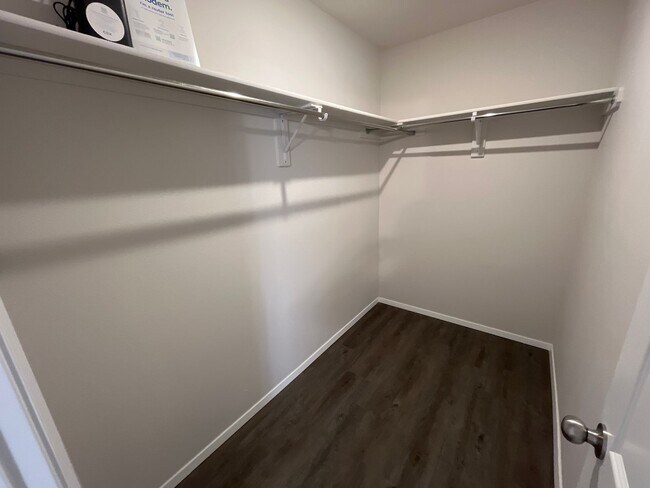 Building Photo - **St Patrick's Day Deal!** NEWER Three Bed...