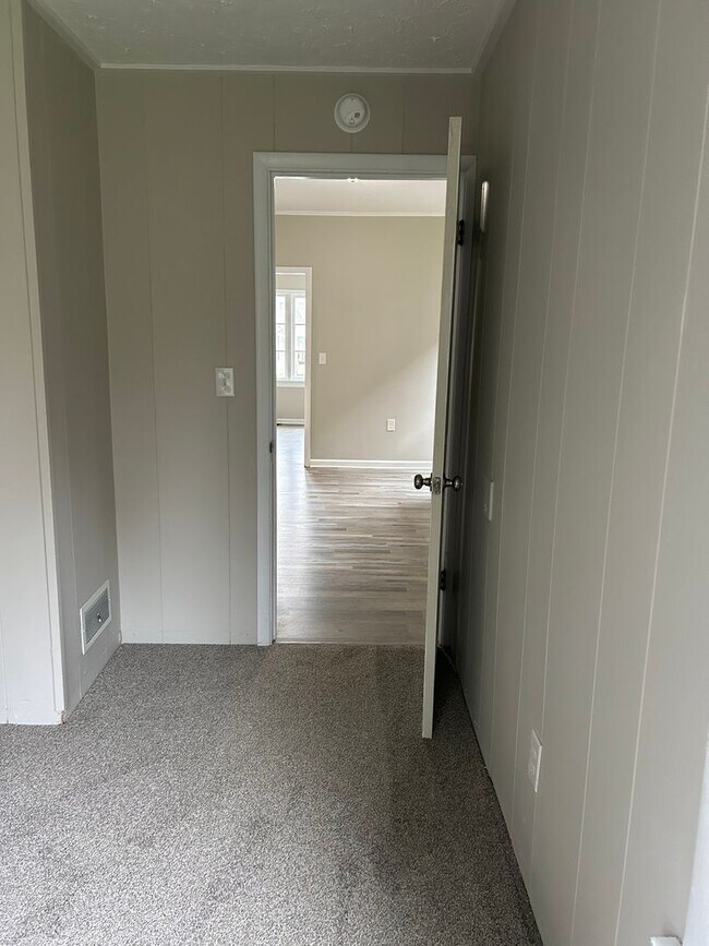 Building Photo - 112 W 3rd St N