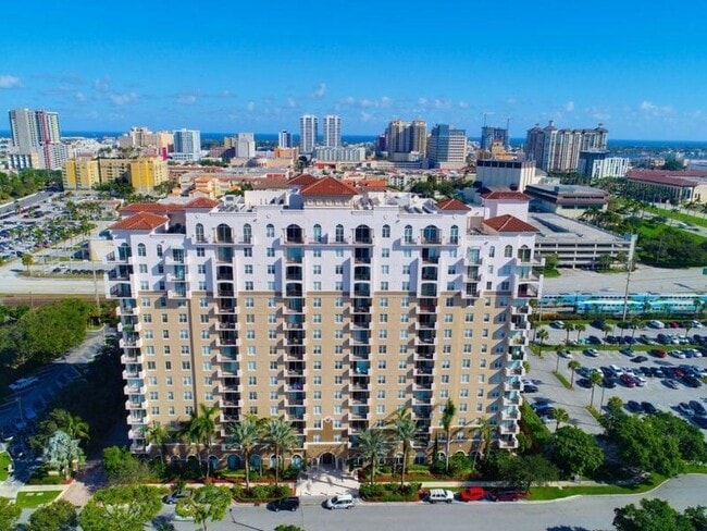 Building Photo - 616 Clearwater Park Rd