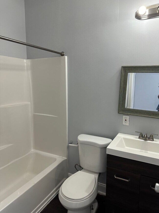 Building Photo - Spacious Rooms! Hardwood Flooring Througho...