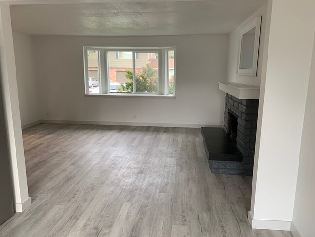 Building Photo - 608 Audel Ave