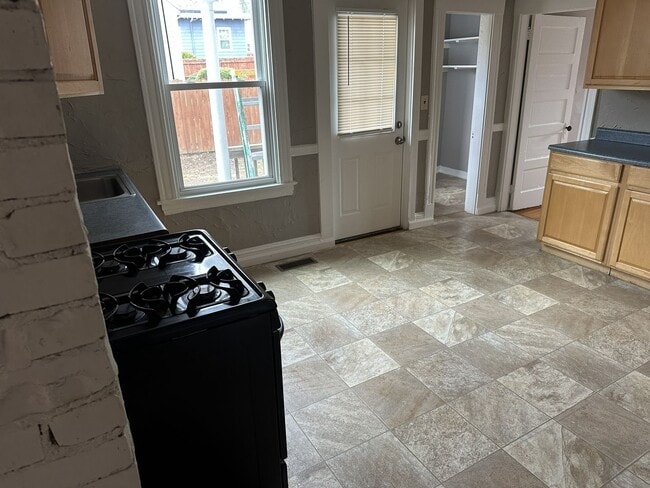 Building Photo - 238-240 Oak Street