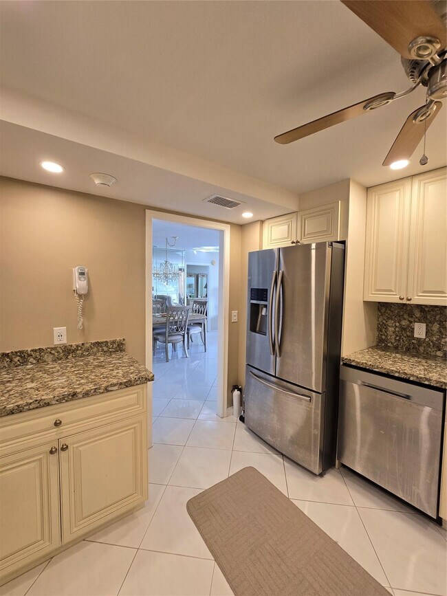 Building Photo - 2000 S Ocean Blvd