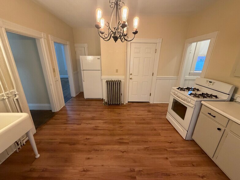 Building Photo - 74 Aldie St