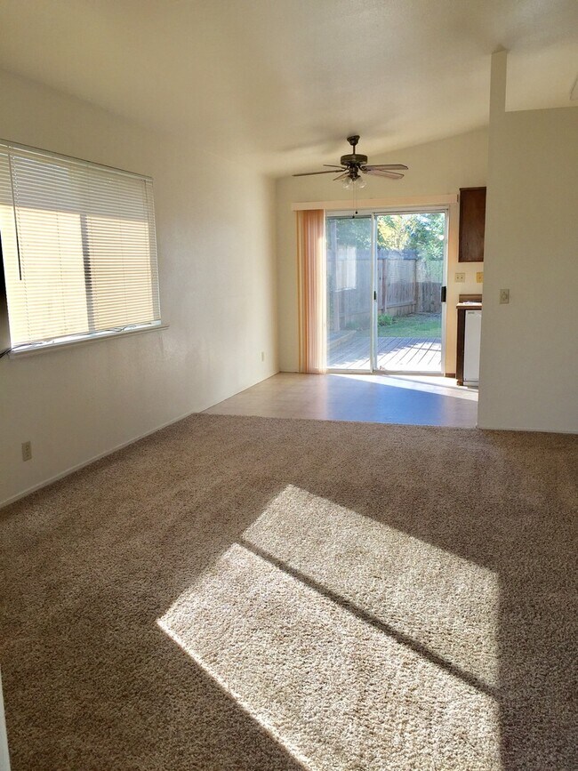 Building Photo - Rare find home with 2-Car Garage, Fenced Yard, with Convenient Location!