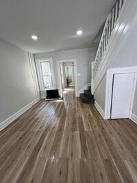 Building Photo - Huge 5 bedroom house with off-street parking