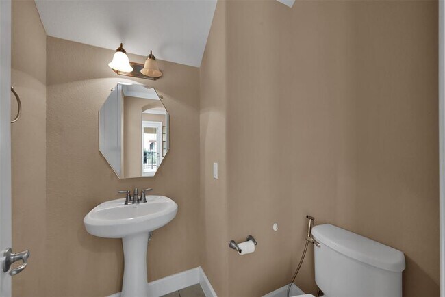 Building Photo - 14546 San Pietro Dr