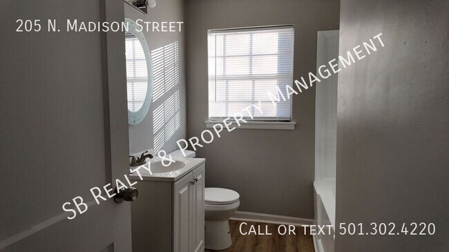 Building Photo - 205 N Madison St