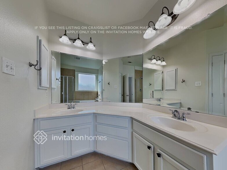 Building Photo - 1600 Quail Grove Dr