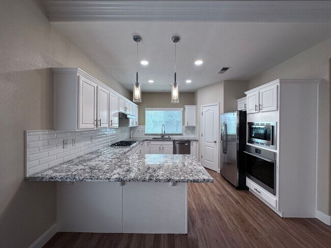 Building Photo - NW Visalia home coming soon!