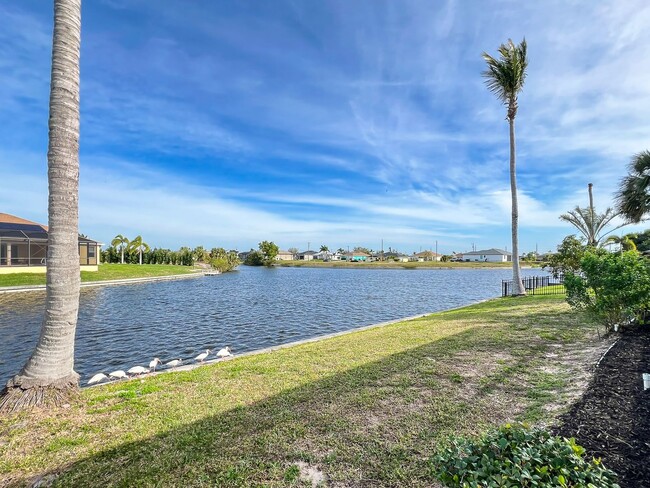 Building Photo - Cape Coral Pool Home with Canal!