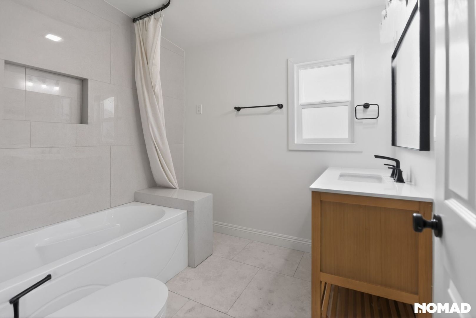 Building Photo - 2941 S La Salle Ave