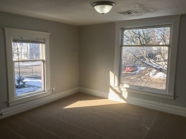 Front room - 219 W Oakland Ave