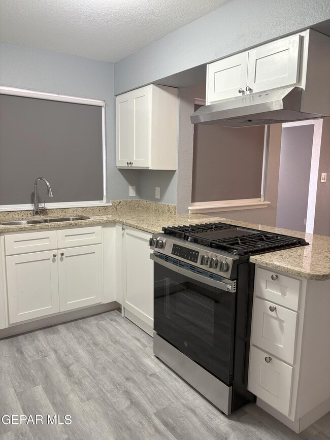 Building Photo - 2819 Anise Dr