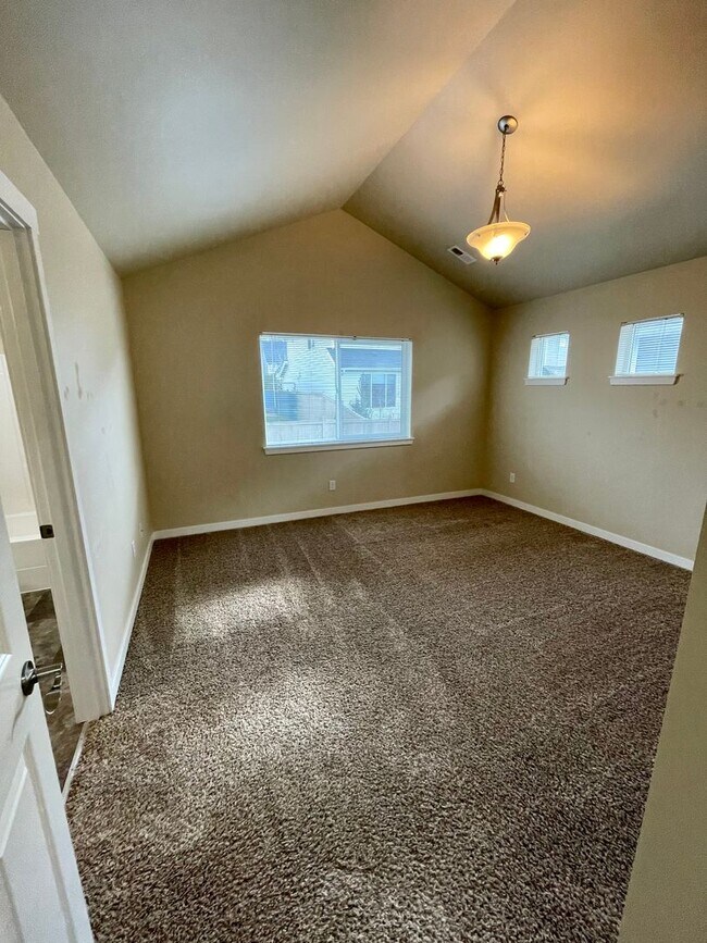 Building Photo - 3 Bedroom 2.5 Bathroom Townhome in Cordata...