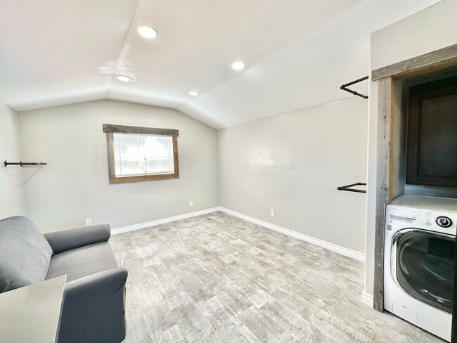 Building Photo - Beautiful Upstairs Studio Guest House Unit on Private Property, Amazing Views, All Main Utilities...