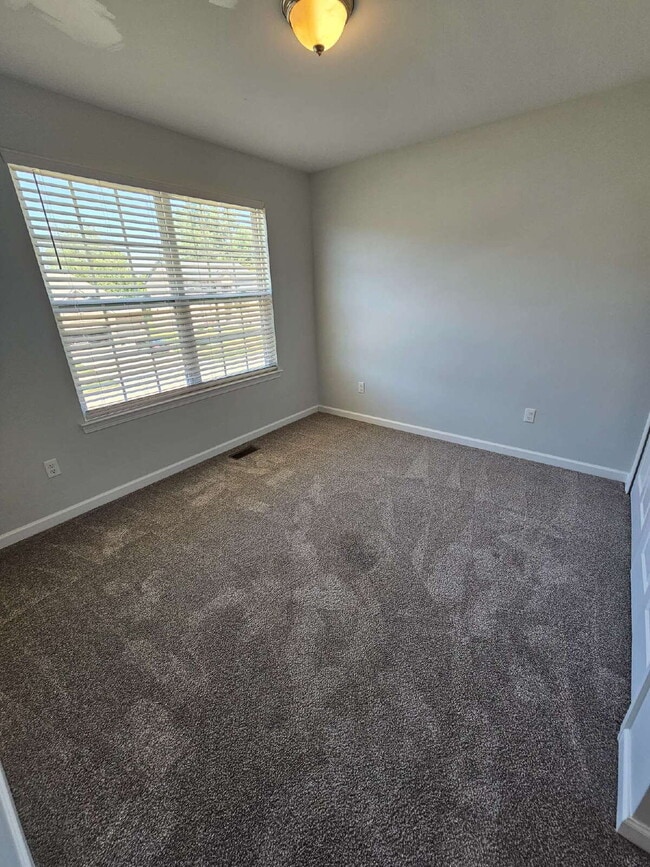 Building Photo - 4 Bed, 2.5 Bath with Granite Kitchen, Large Island, Luxury Master Suite, Full Basement, Huge Outd...