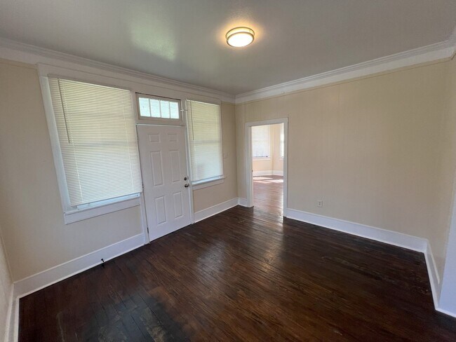 Building Photo - Charming 3-Bedroom Home Near Baton Rouge G...