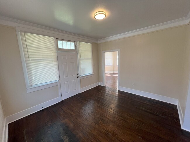 Building Photo - Move in Special!!!! 3 bedroom, 2 bathroom ...