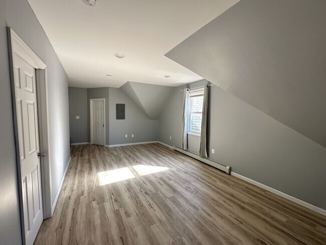 Building Photo - 212 Inslee Pl