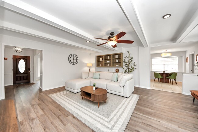 Building Photo - 563 Landfall Ln