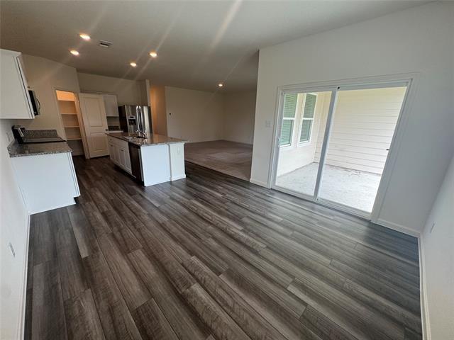 Building Photo - 8216 Hawkview Dr