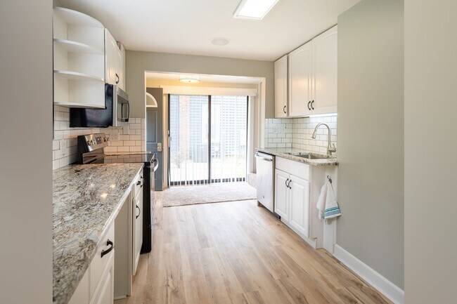 Newly renovated!! Kitchen. - 222 6th Ave SE