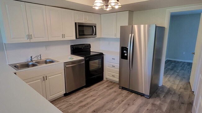 Building Photo - 3 beds 3 bath condo on the golf course
