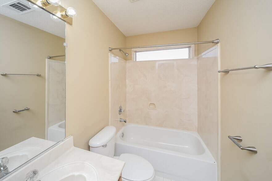 Building Photo - 8328 Branchwood Ln