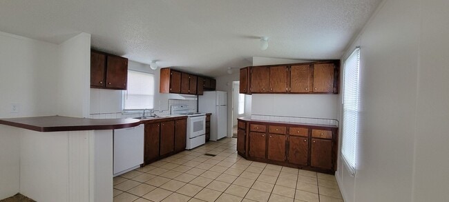 Building Photo - Ready to Move in