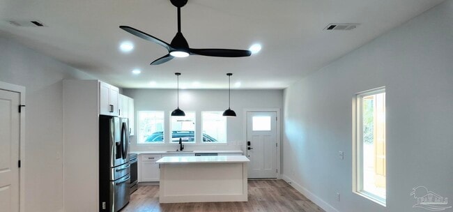 Building Photo - 309 N Pace Blvd