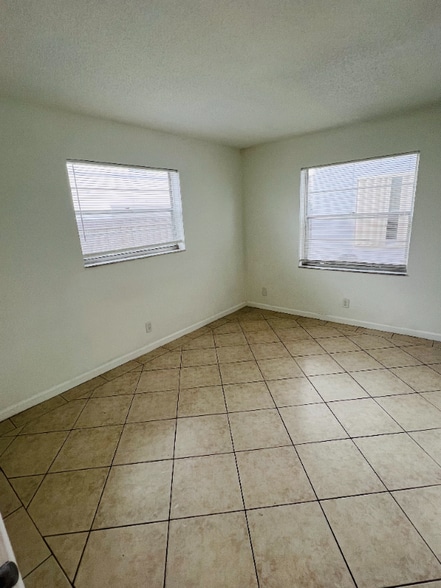 Building Photo - 510 24th Ave N