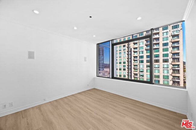 Building Photo - 10724 Wilshire Blvd
