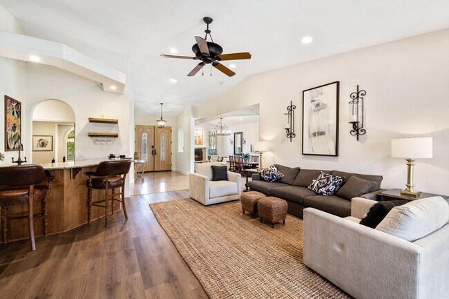 Building Photo - 47210 Heliotrope Dr