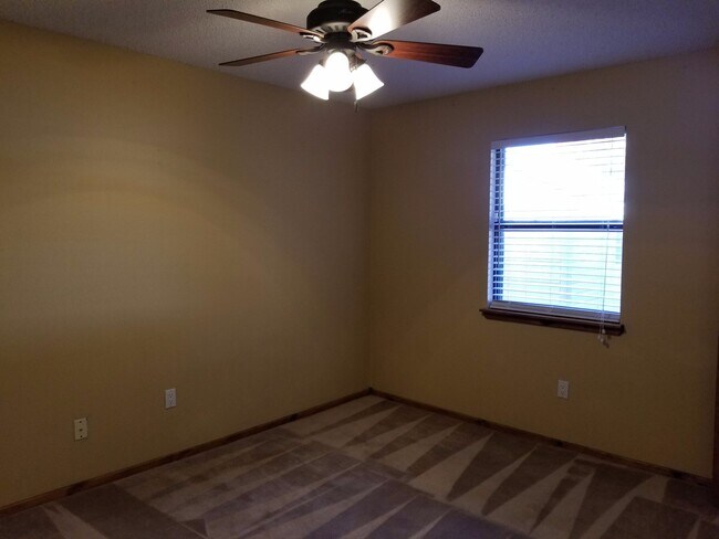 Building Photo - GREAT HOME CORNER LOT ZIA SCHOOL DISTRICT