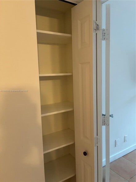 Building Photo - 3401 N Country Club Dr