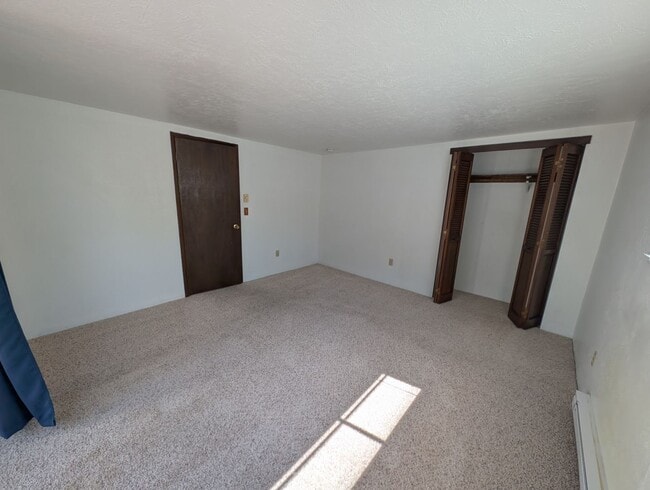 Building Photo - Well Kept Port Orchard Charmer with Stella...