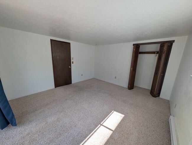 Building Photo - Well Kept Port Orchard Charmer with Stellar Seattle View, Available Now!