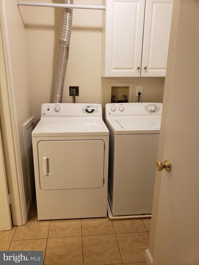 Building Photo - 310 Goose Creek Dr