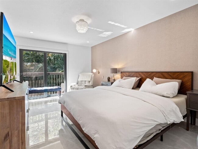 Building Photo - 2553 NW 42nd Ave