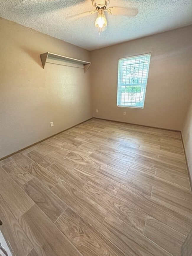Building Photo - 6235 Bedford Dr