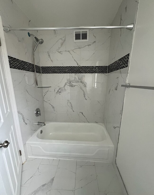 Building Photo - Renovated 3 Bedroom 3 Bathroom Single Fami...